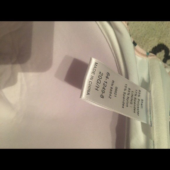 Swimsuit - Picture 5 of 6